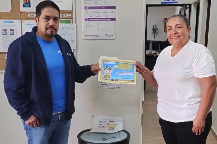 Entrega de reconocimiento de la asociación Banco de Tapitas, lucha contra el cáncer